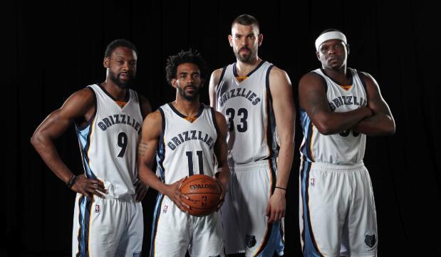 勇士外线三分连续暴走（勇士外线火力爆棚，三分狂飙不止）