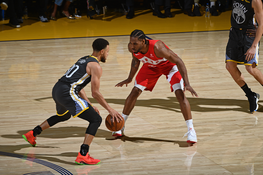 球星又一次成为夜空中最亮的星（球星再度成为夜空里最耀眼的光）