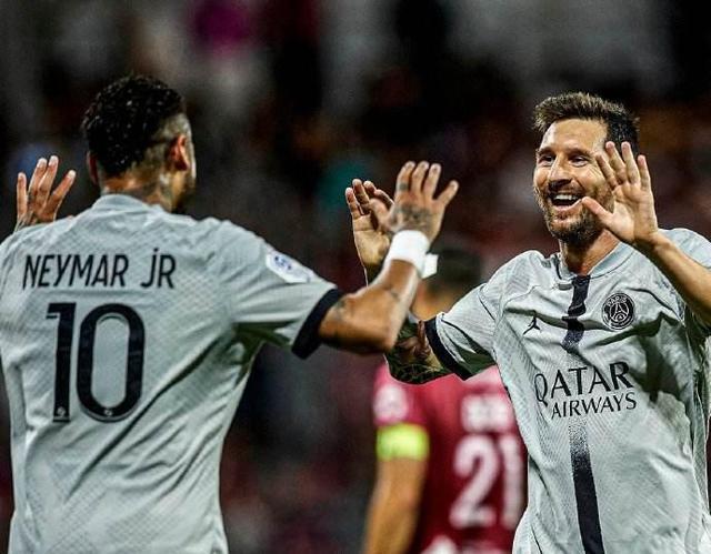 字母哥复出半场砍两双，雄鹿12记三分，半场1分领先（字母哥复出半场两双，雄鹿外线轰进12记三分，半场仅领先1分）