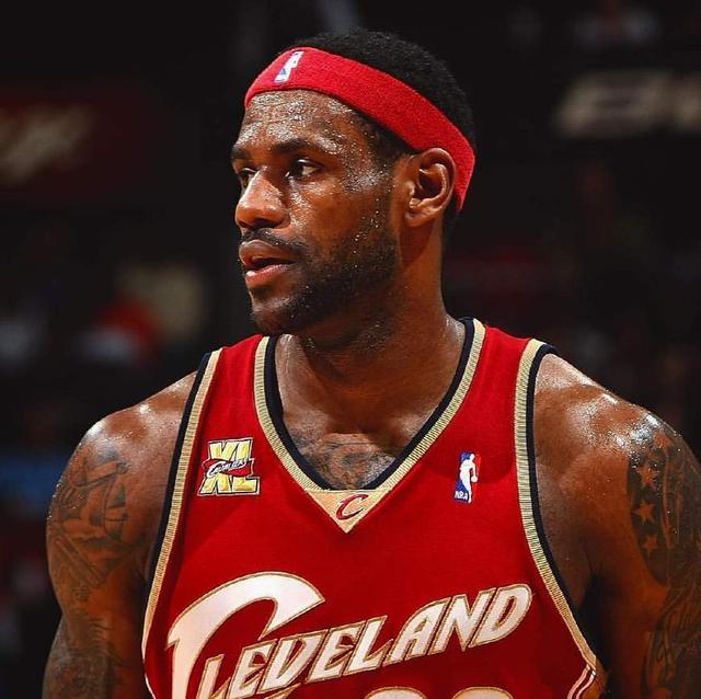 NBA新秀观察：状元秀首战亮眼,（NBA新秀追踪：状元首秀大放异彩）