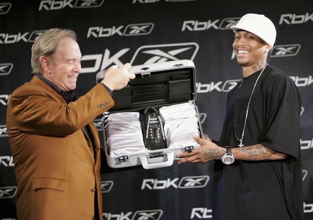 博主：今天中午河南队已抵达足协杯决赛地苏州，并进驻赛区（博主称河南队今日中午抵达苏州足协杯决赛地并已进驻赛区）