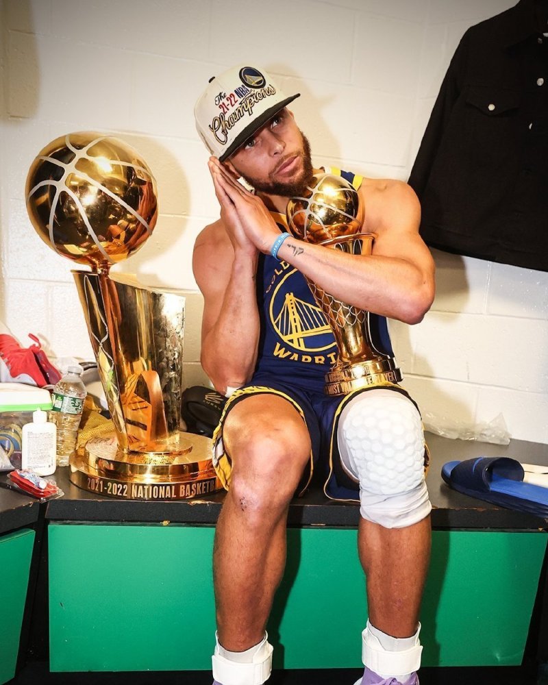 记者：除非大规模卖人，否则曼联不太可能继续追求多纳鲁马（记者称：若不大规模清洗阵容，曼联难以继续追逐多纳鲁马）